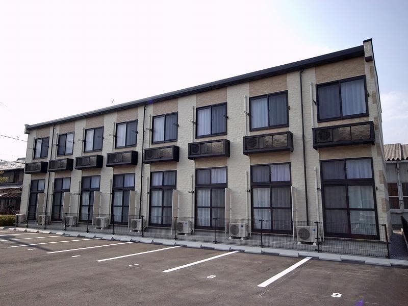 Main exterior of leopalace Demachi