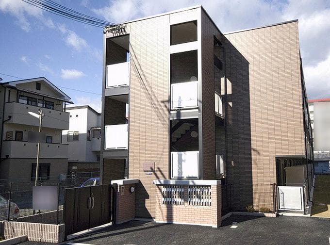 Main exterior of leopalace Pluspa Hirata