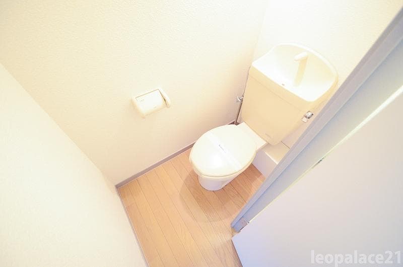 Room image 13