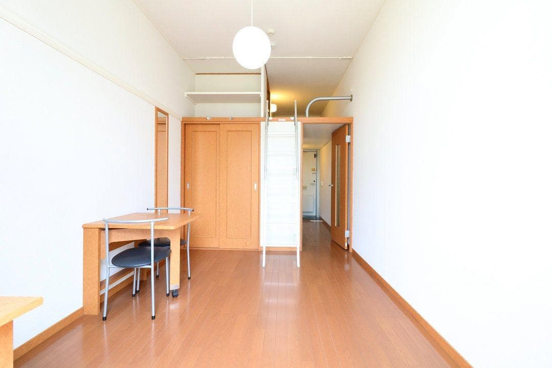 Room image 10