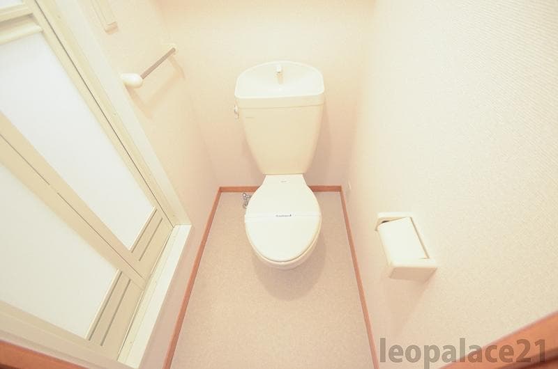 Room image 8
