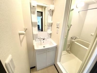 Room image 8
