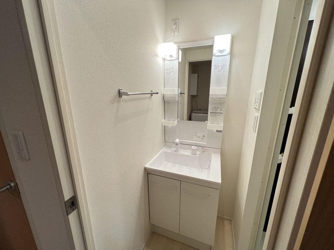 Room image 8