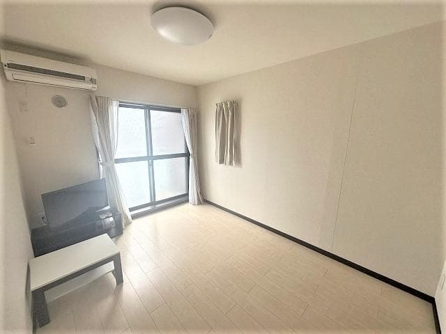 Room image 12