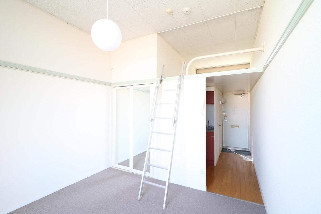 Room image 12