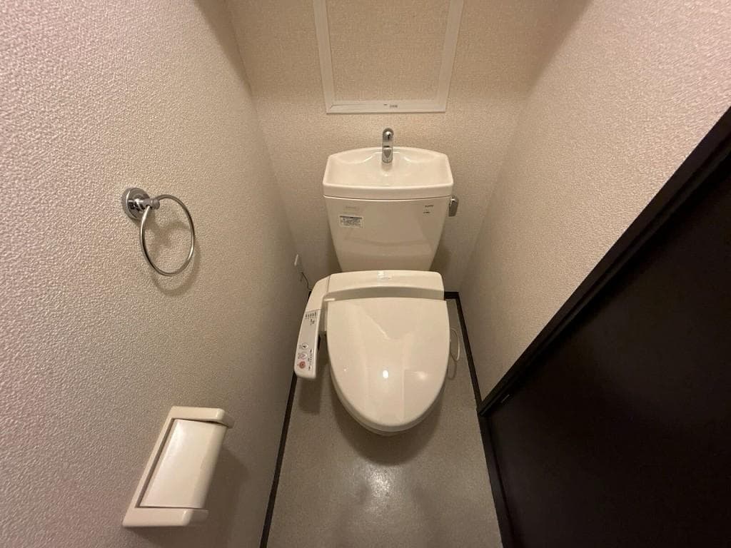 Room image 8