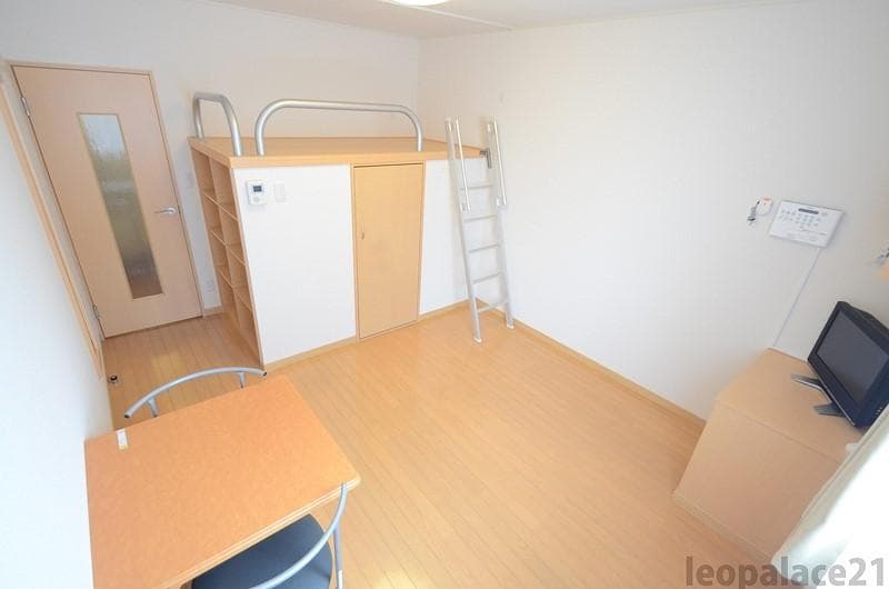 Room image 12