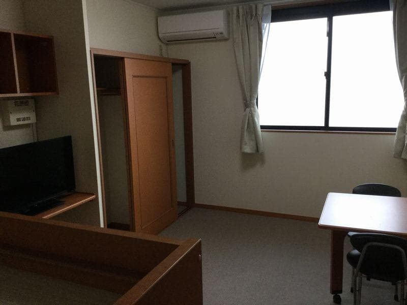 Room image 8