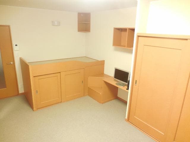 Room image 8