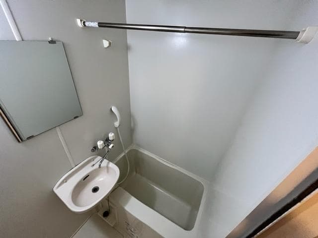Room image 10