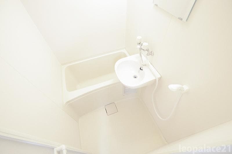 Room image 10