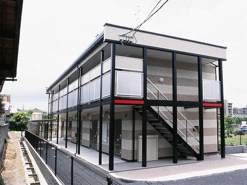 Main exterior of leopalace Pine