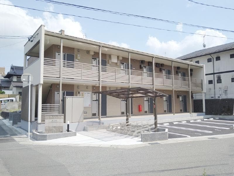 Main exterior of leopalace Vivre