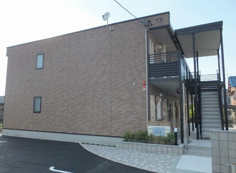 Main exterior of LEONEXT S&H