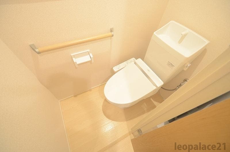 Room image 8