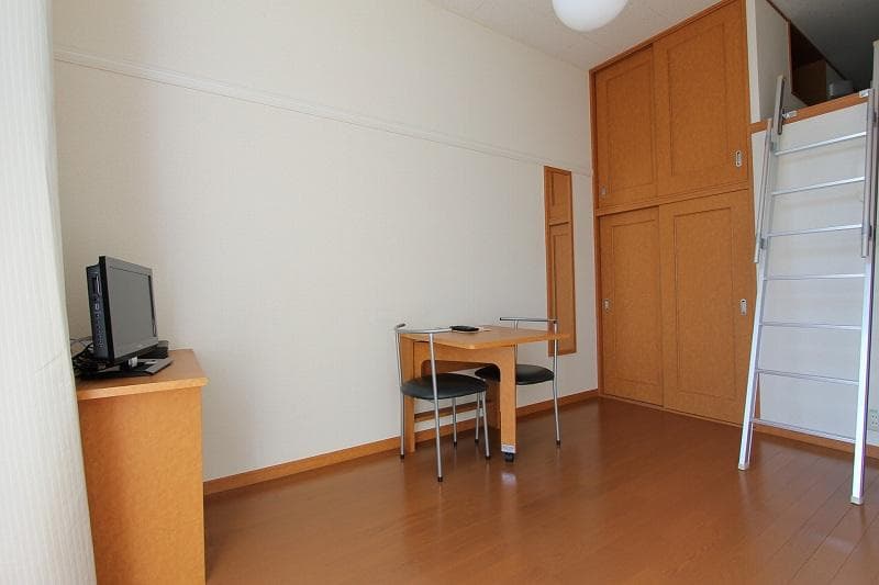 Room image 10