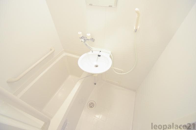 Room image 16