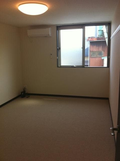 Room image 15