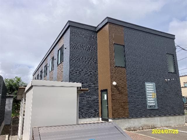 Main exterior of leopalace Claire Hamanasu