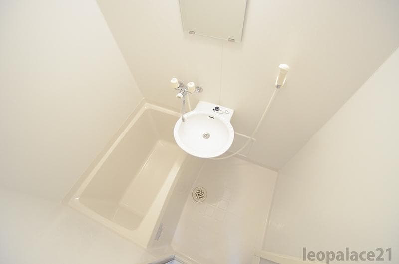 Room image 8