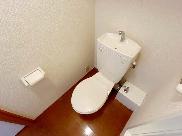 Room image 8