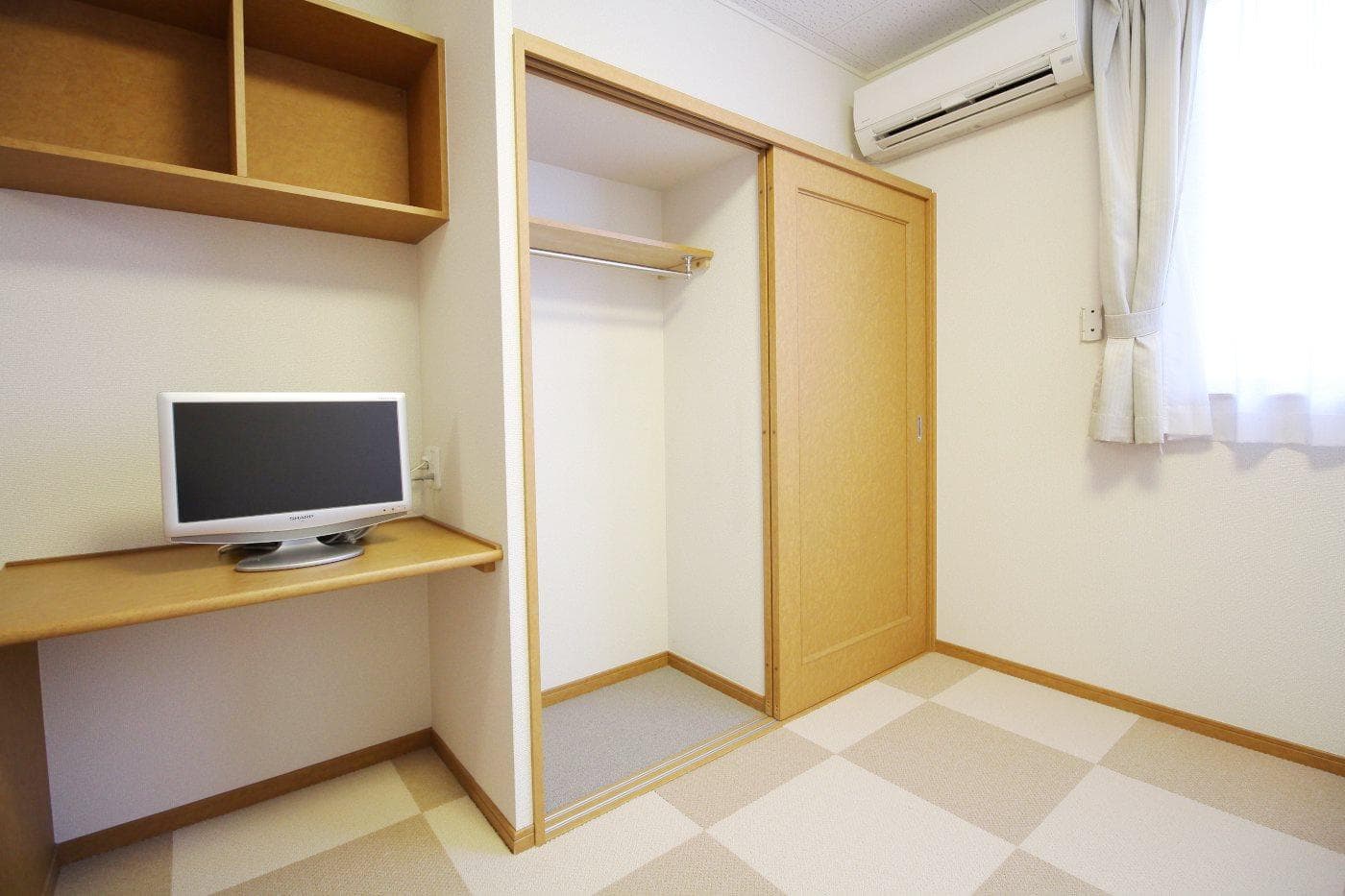 Room image 8