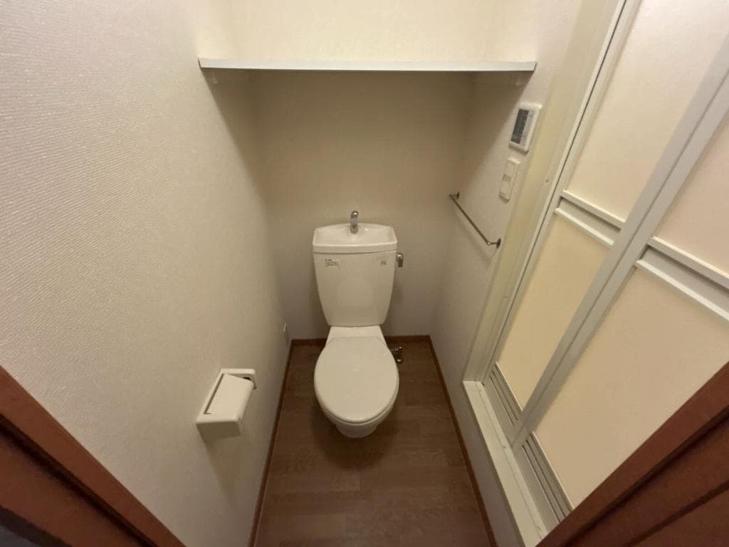 Room image 8