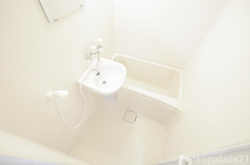 Room image 12