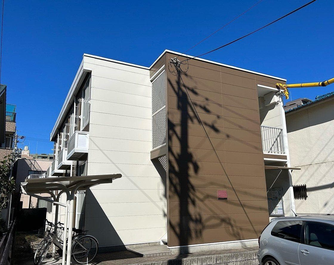 Main exterior of leopalace Takakura