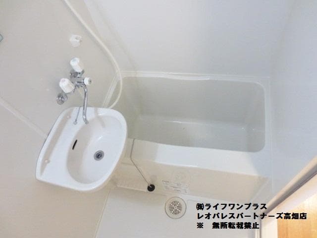 Room image 8