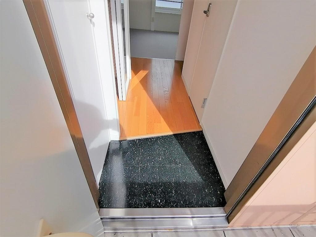 Room image 8