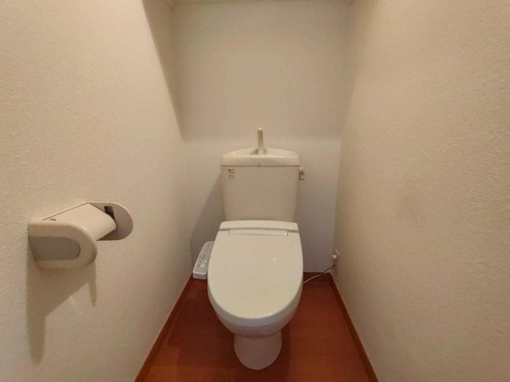 Room image 8