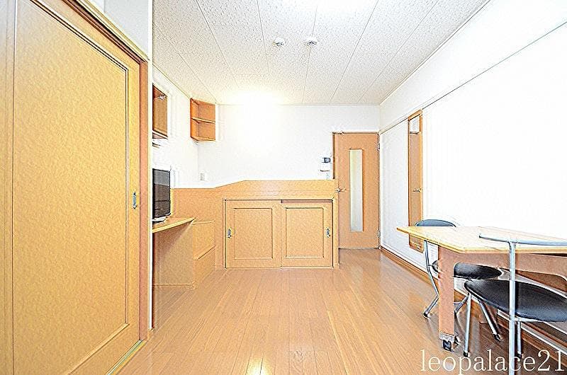 Room image 8