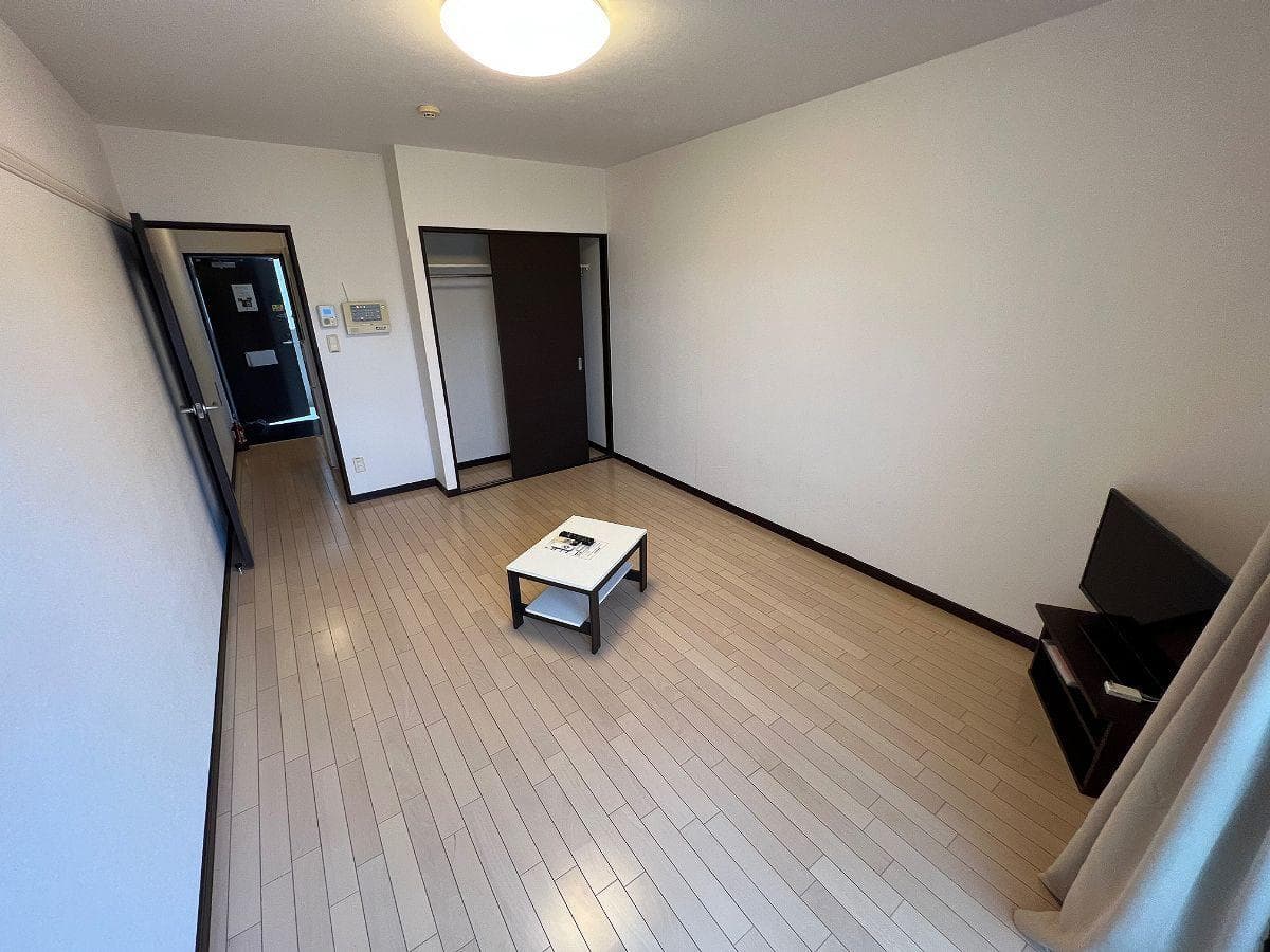 Room image 10