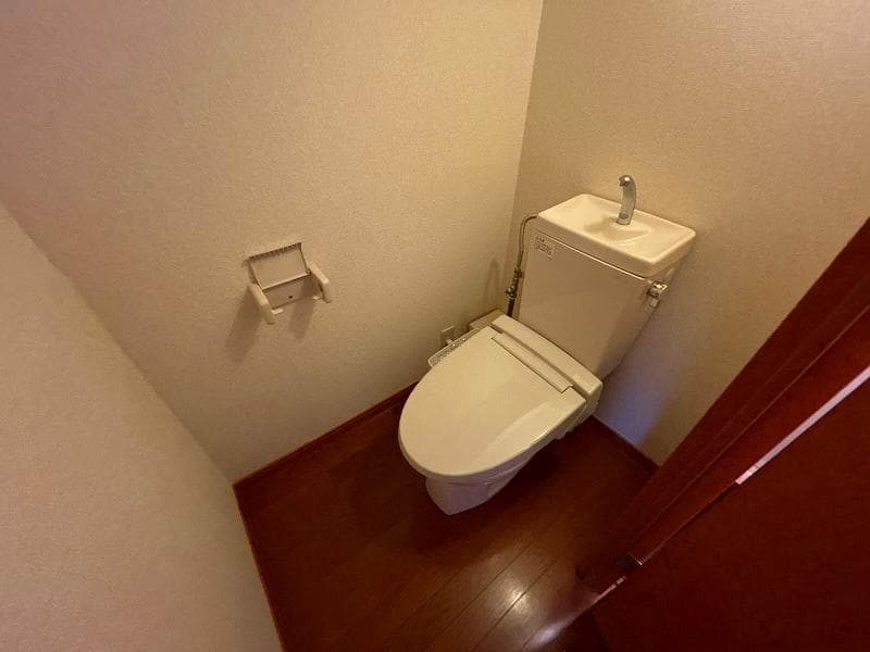 Room image 8