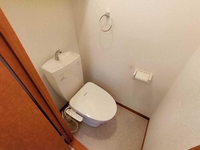 Room image 8