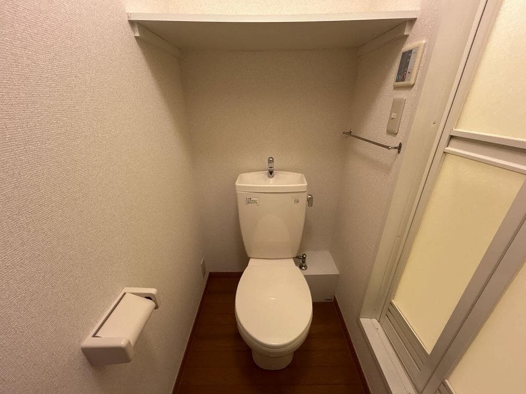 Room image 8