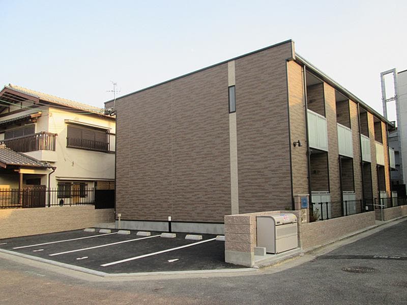 Main exterior of LEONEXT Alba
