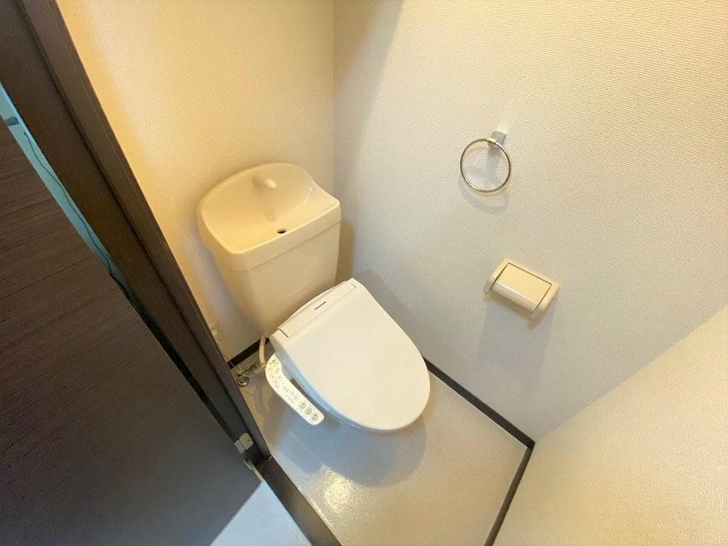 Room image 12