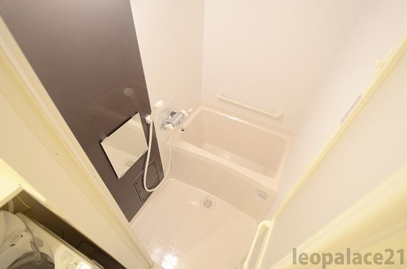 Room image 12