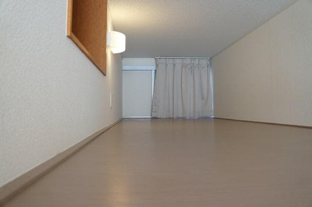 Room image 15