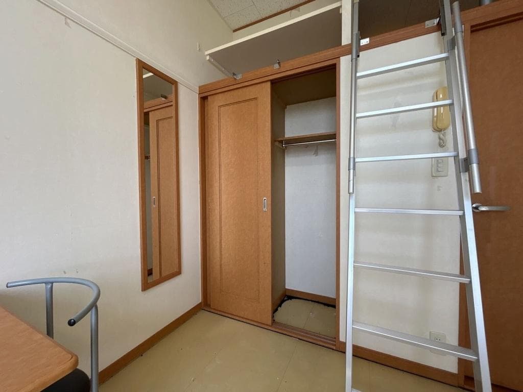 Room image 9