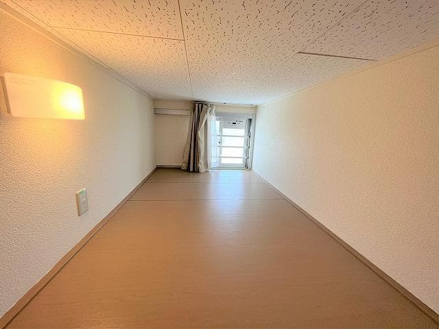 Room image 15