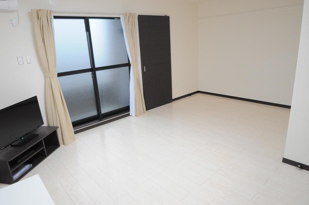 Room image 16