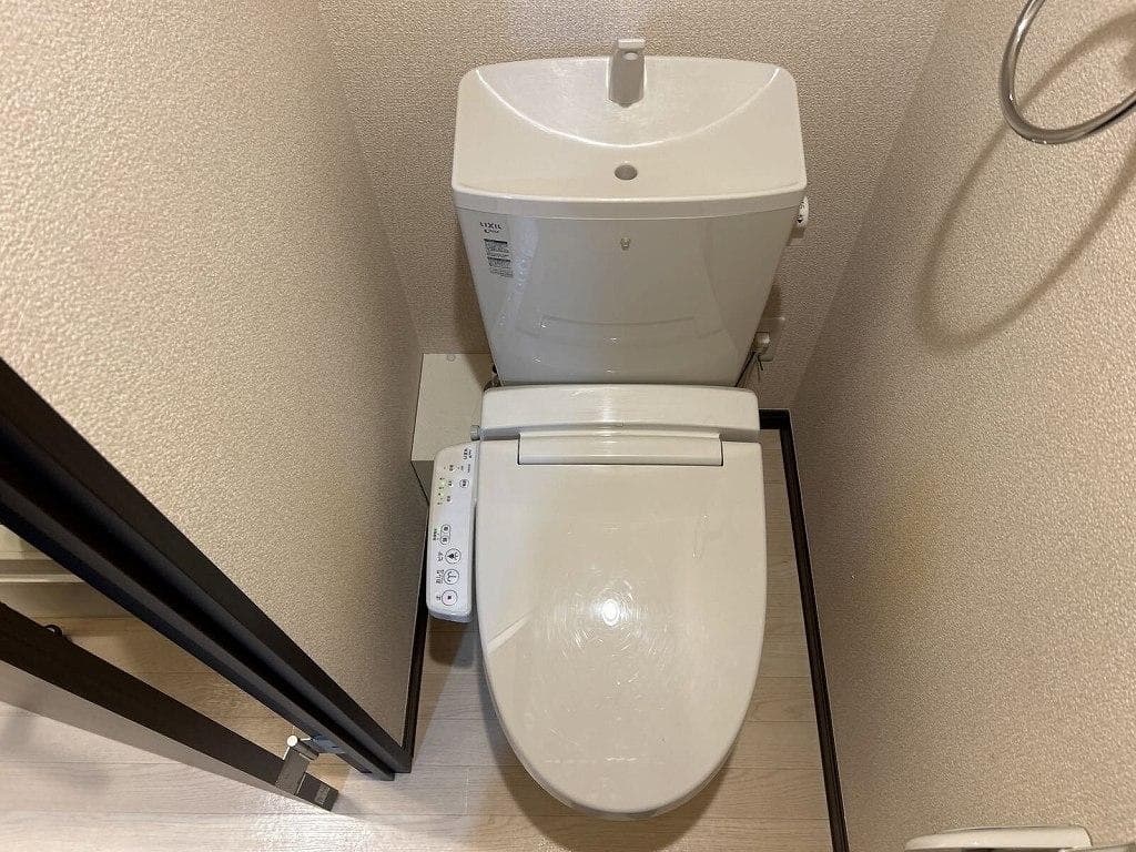 Room image 8