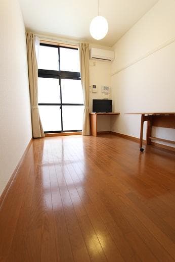 Room image 11