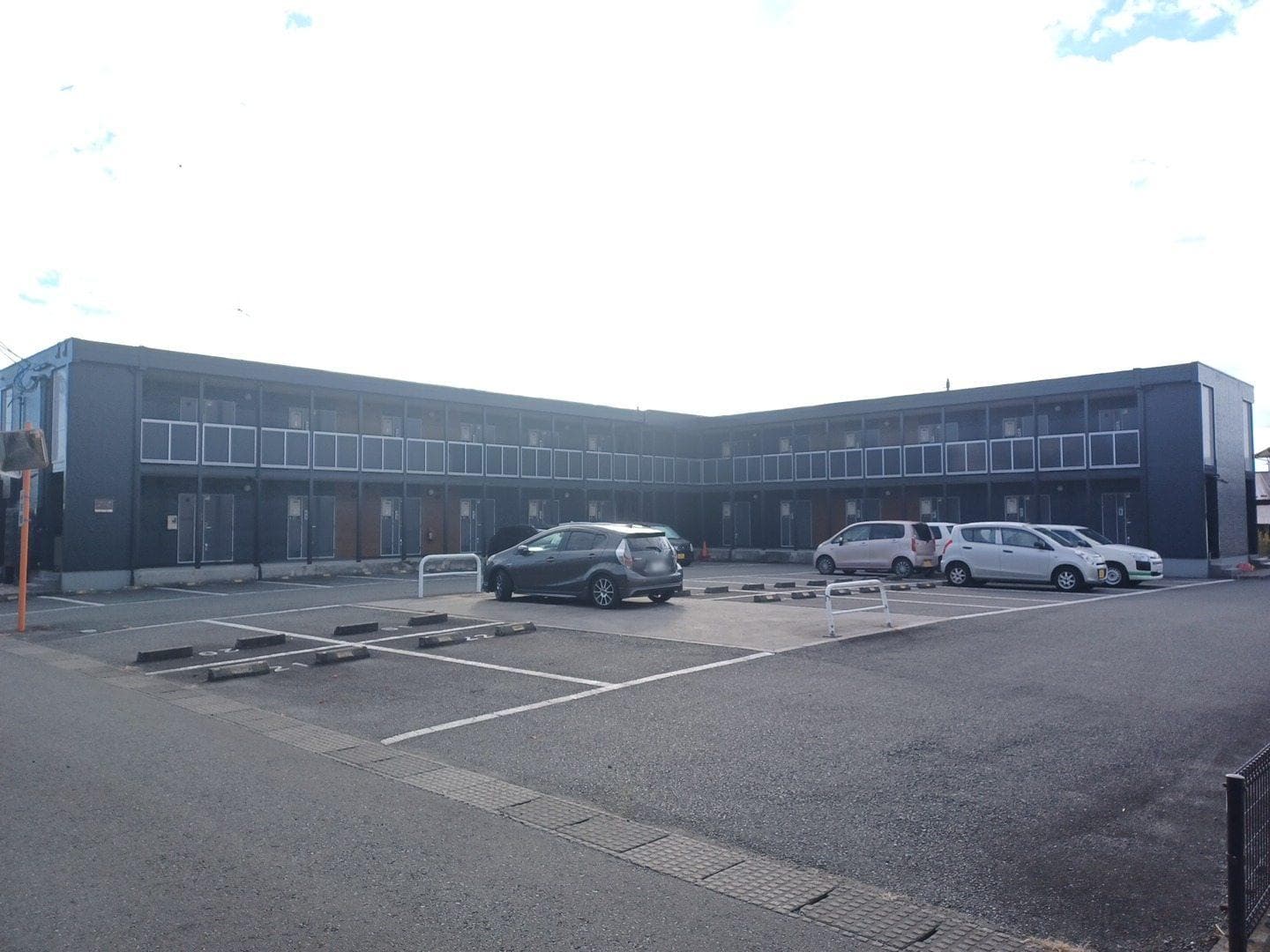 Main exterior of leopalace Suehiro