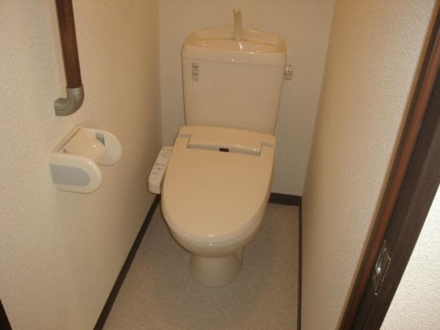 Room image 15