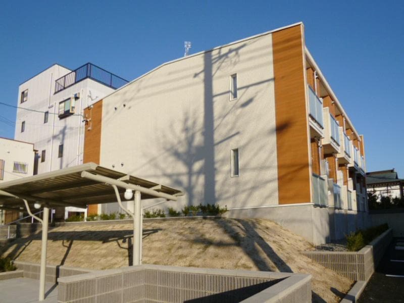 Main exterior of LEONEXT Maehama