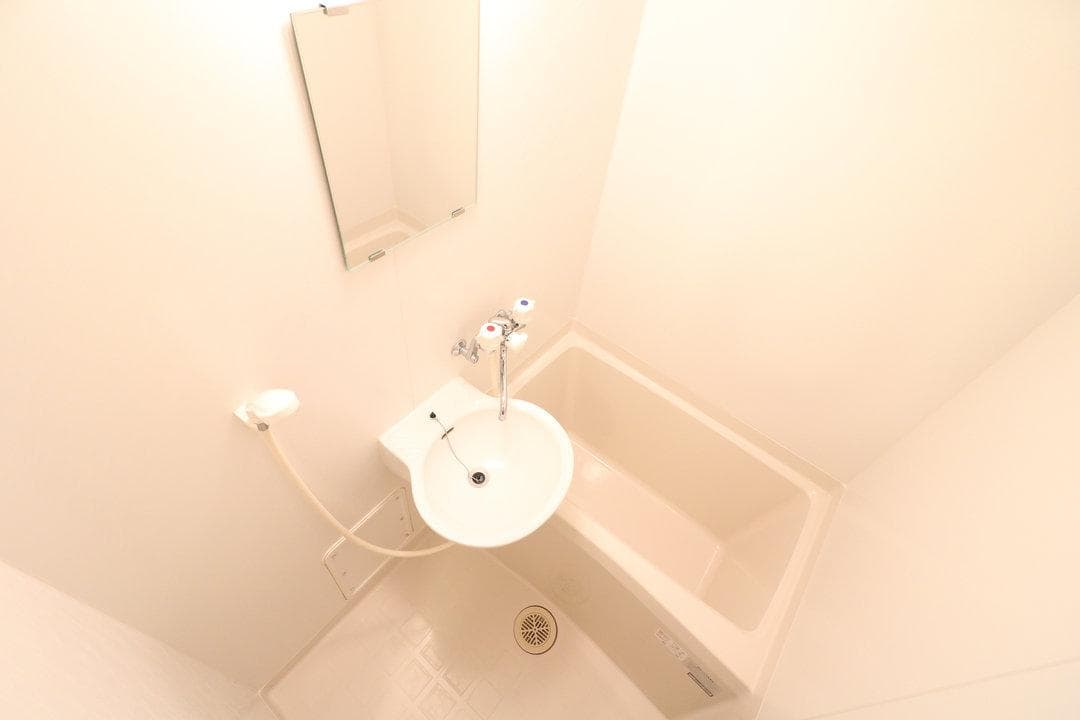 Room image 11